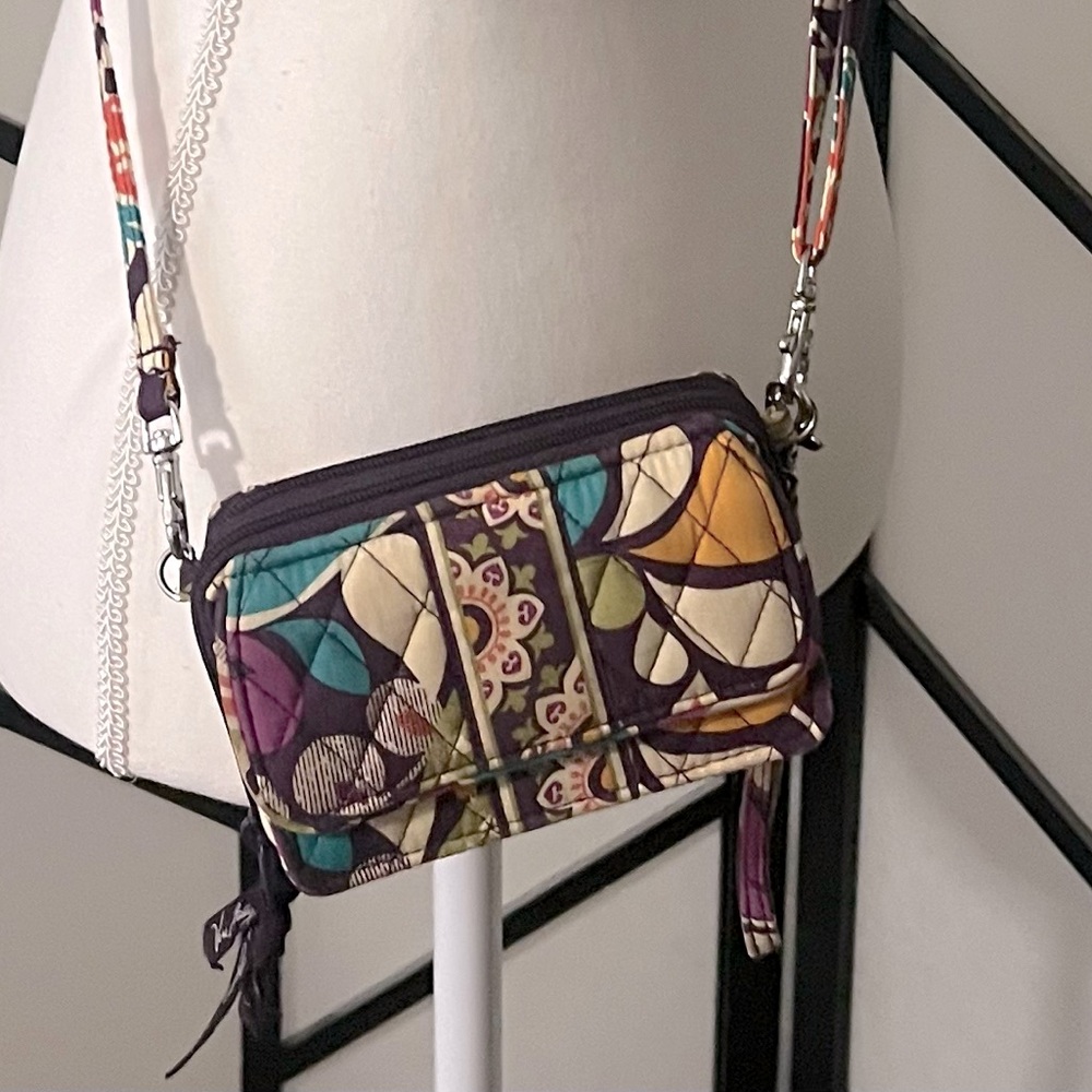 Vera Bradley Crossbody/wristlet - EUC See pictures for condition 😊